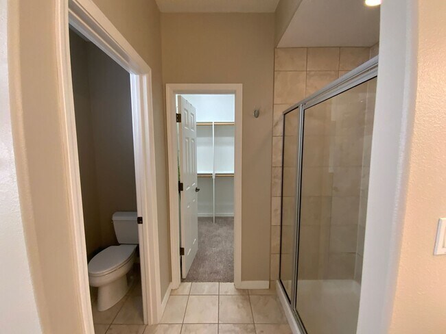 Building Photo - 3 Bedroom Townhome Available Near Wyoming Blvd NE & Paseo Del Norte Blvd NE!