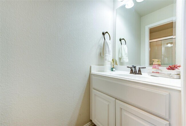 Building Photo - 27818 Pinpoint Crossing Dr