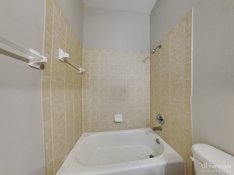 Building Photo - 4534 Highland Creek Dr