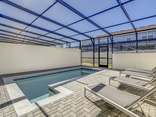 Building Photo - 2404 Tangier Dr