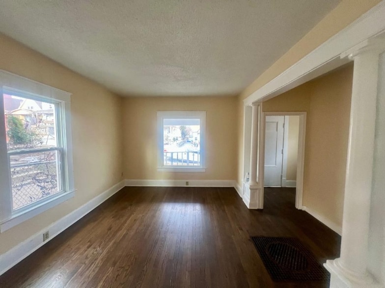 Building Photo - 933 Sandusky Ave