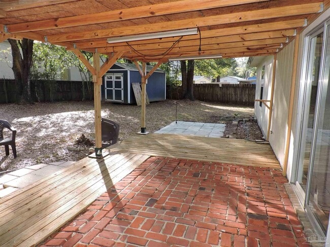 Building Photo - 7820 Oak Forest Pl