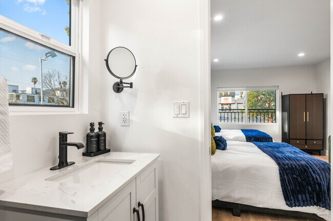 Building Photo - 1400 N Orange Dr