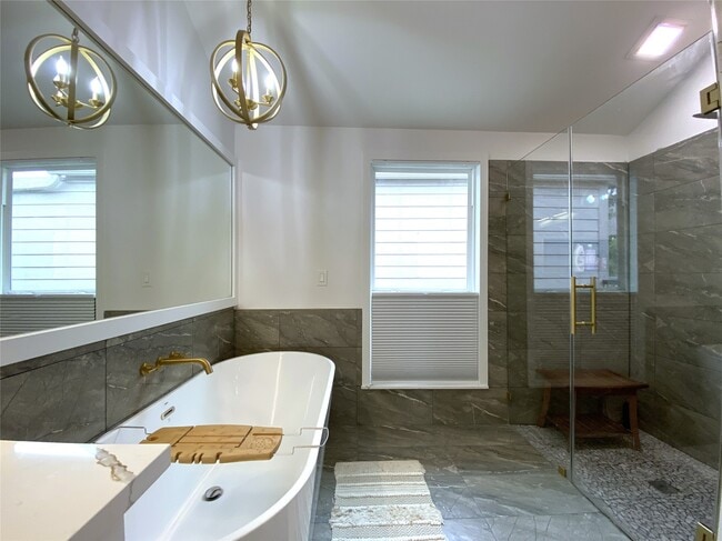 Building Photo - 2506 Van Buren St