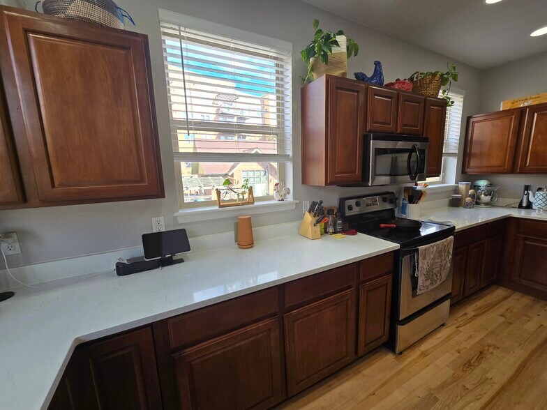 Building Photo - 5498 Zephyr Ct