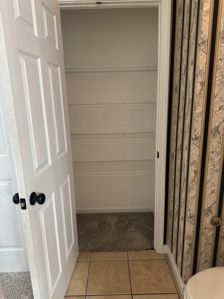 Linen closet in master bath. - 1701 Water Oak Dr