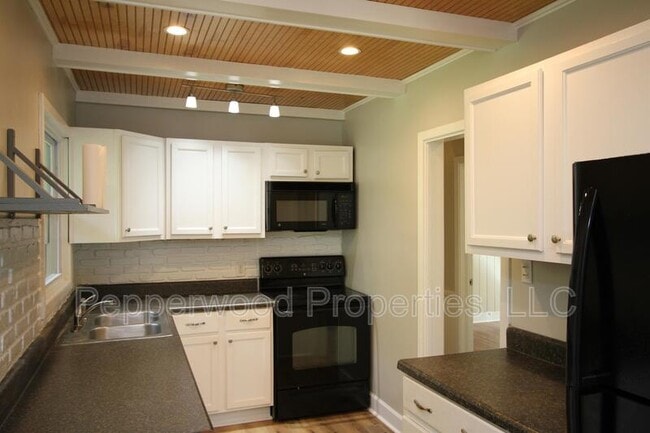 Building Photo - 115 1st Ave