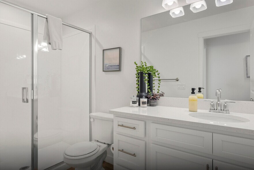 Building Photo - 569 Richland Vly St