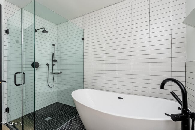 Building Photo - 4421 E Earll Dr