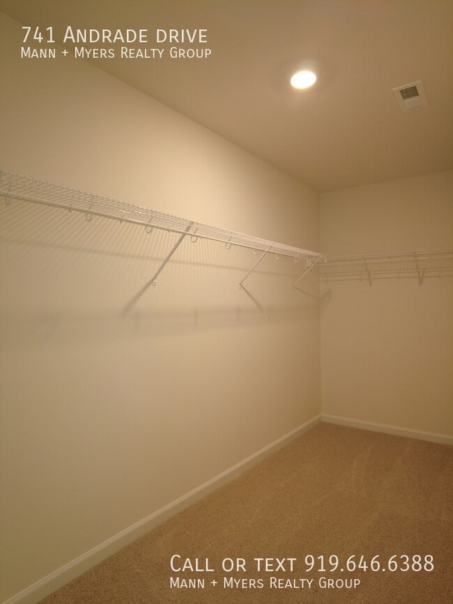 Building Photo - 741 Andrade Dr