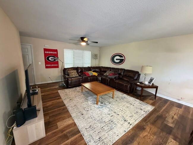 Building Photo - BRIDGEWATER HOME! LEASING FOR JULY 2026! 1/2 Off Deposit!