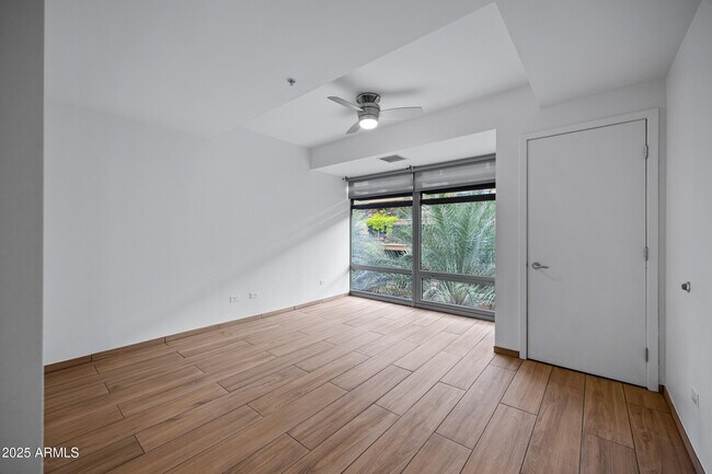 Building Photo - 7137 E Rancho Vista Dr