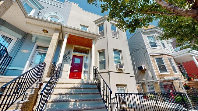 Building Photo - 328 49th St