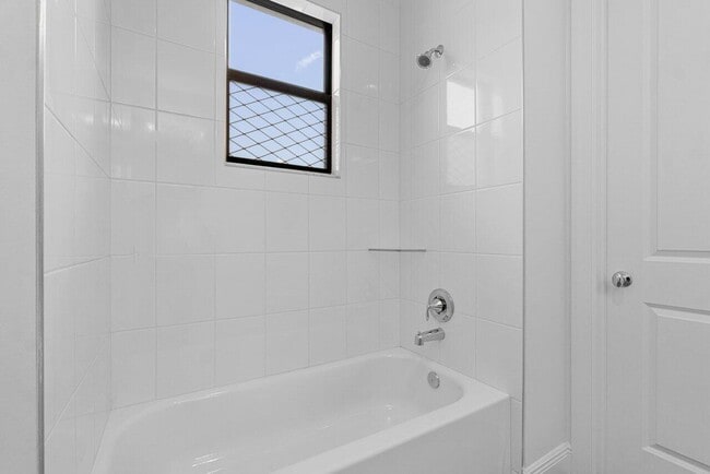 Building Photo - 13026 Artisan Cir