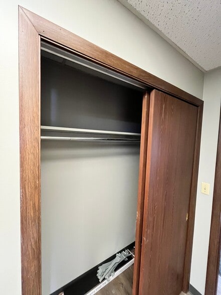 Building Photo - 1000 N 21st St