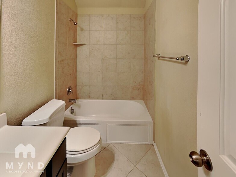 Building Photo - 5813 Valley Haven Way