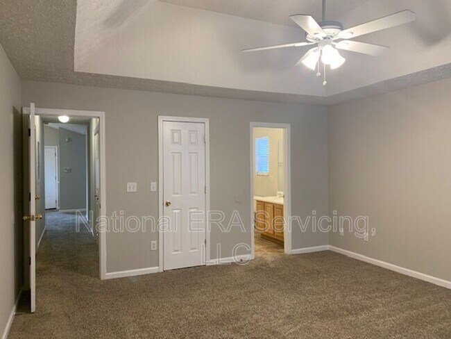 Building Photo - 9540 Sleepy Hollow Ln