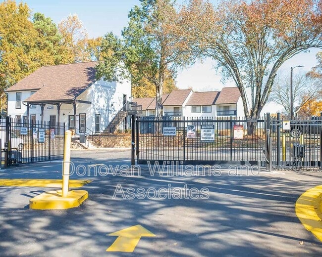 Building Photo - 2207 Kilborne Dr