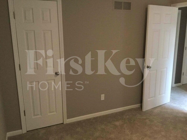 Building Photo - 1904 Wornall Rd