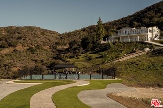 Building Photo - 265 Westlake Blvd