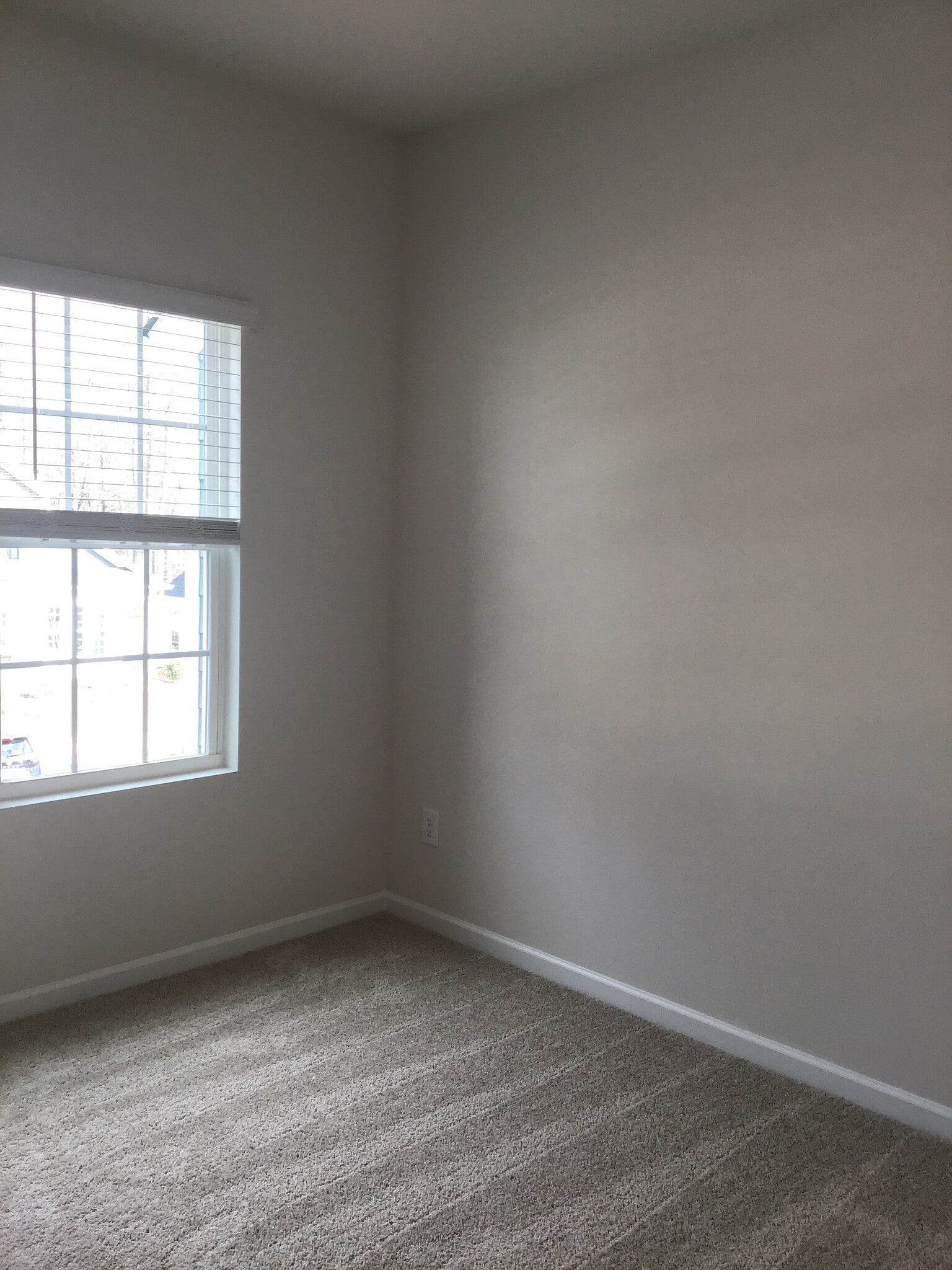 Building Photo - Room in Townhome on Beatty Woods Dr