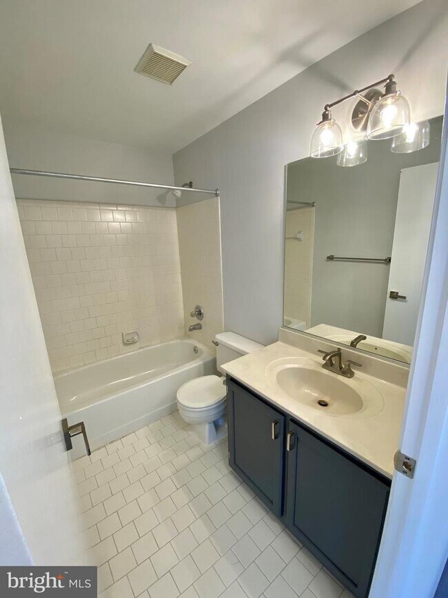Building Photo - 1121 Castle Harbor Way