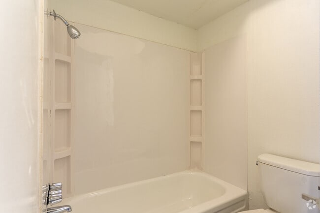 2BR, 2BA - 947 SF - Midwest Pointe