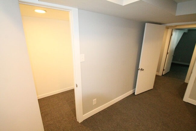 Building Photo - This 4br, 2bth home is for someone who wants way more than they pay for. SO Nice!