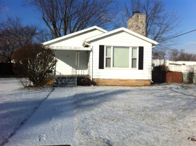 Primary Photo - 2 Bedroom Country Charm in Elkhart