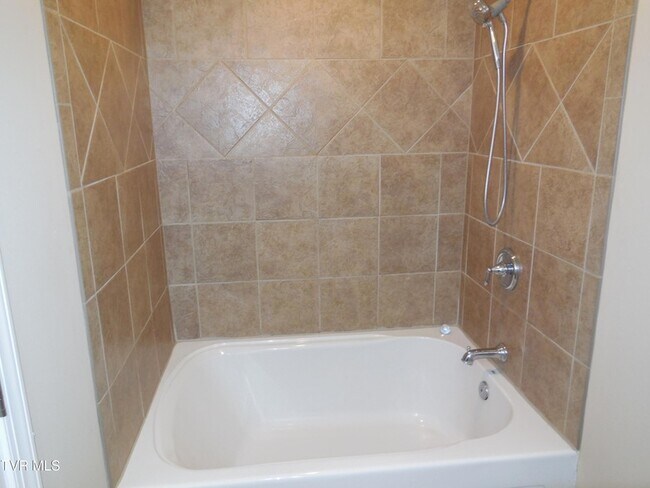 Building Photo - 341 Coldwater Dr