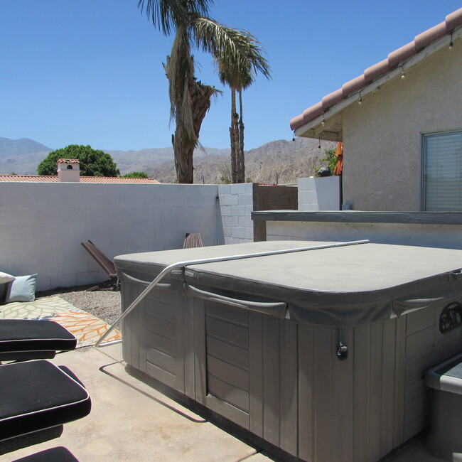 Building Photo - 51240 Avenida Velasco