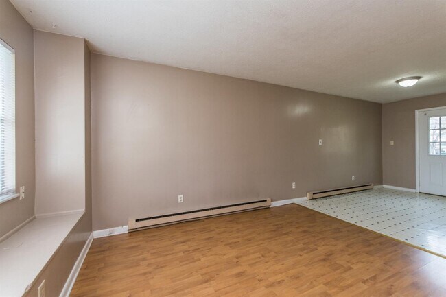 Building Photo - 313 Clay St