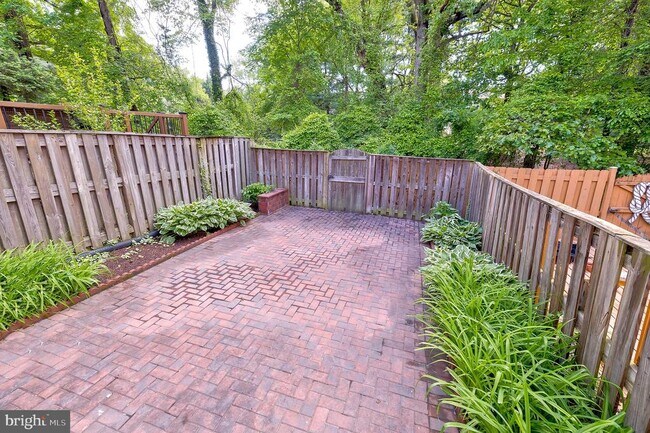 Building Photo - 11633 Pleasant Meadow Dr