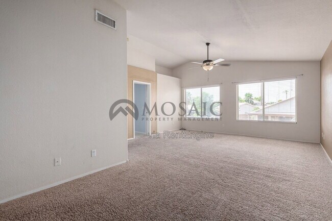 Building Photo - 1935 W Mockingbird Dr