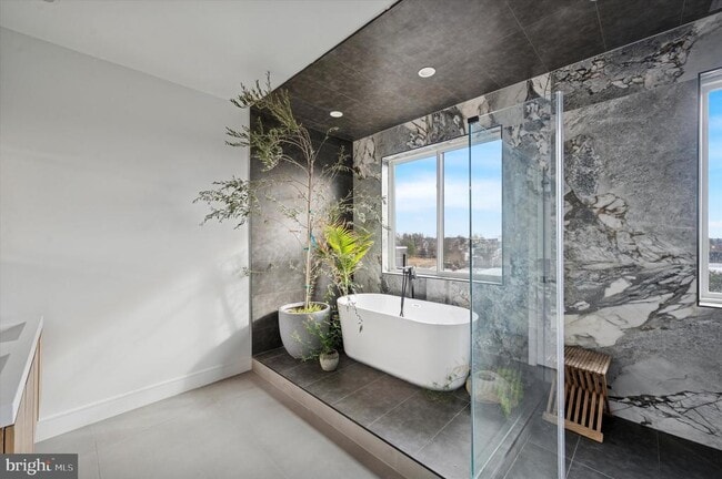 Building Photo - 331 Fountain St