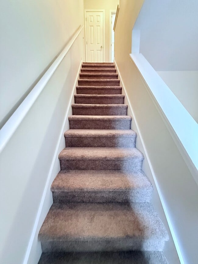 Building Photo - 2-bedroom townhome in great Gainesville location!