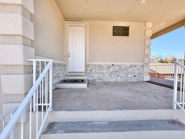 Building Photo - 2044 Sherman Rd