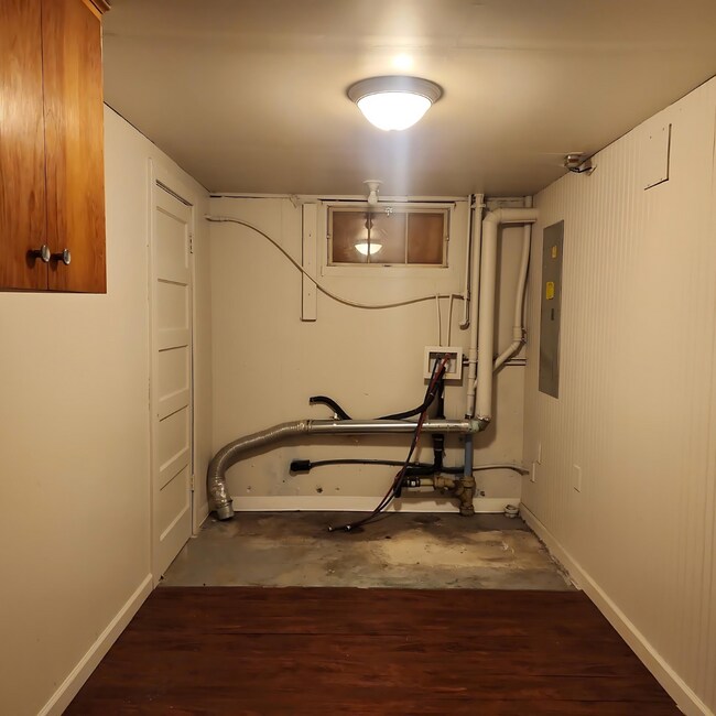 Building Photo - 911 W Leola St