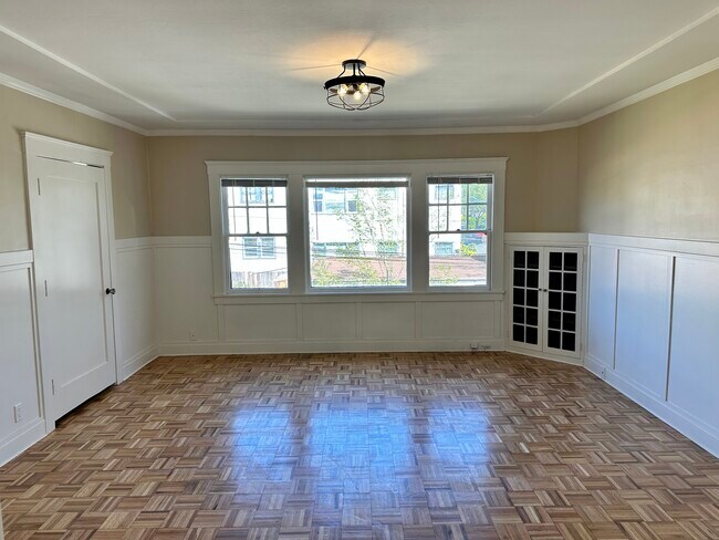 Building Photo - 778 61st St