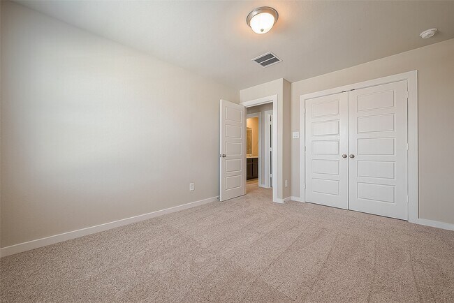 Building Photo - 8523 Lake Groove Ln