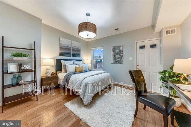 Building Photo - 1446 Newton St NW