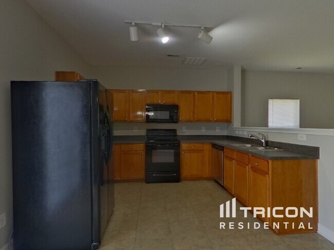 Building Photo - 956 Willow Creek Dr