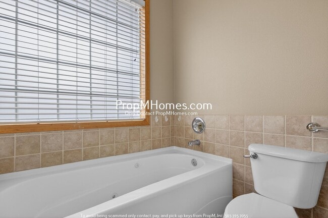 Building Photo - Spacious Three Bedroom Home in Clackamas!