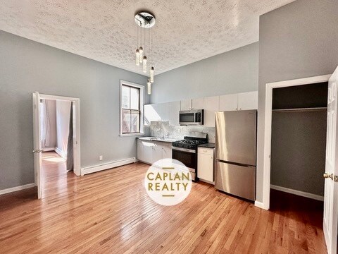 Building Photo - 46 Warren St