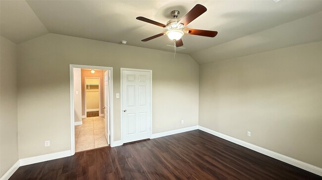 Building Photo - 1001 Perennial Ln