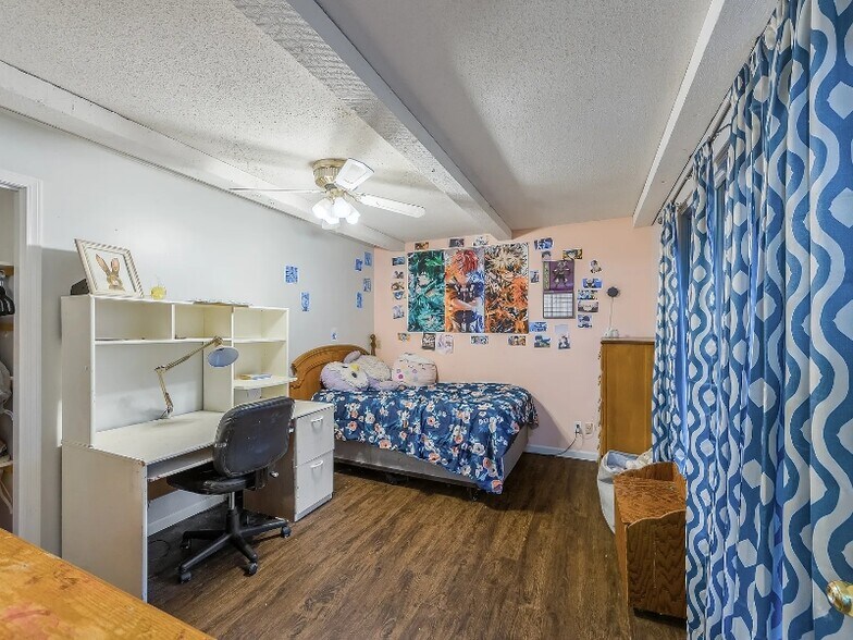 Building Photo - 4816 Mockingbird Ln