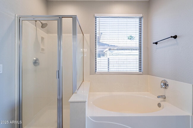 Building Photo - 12614 W Earll Dr