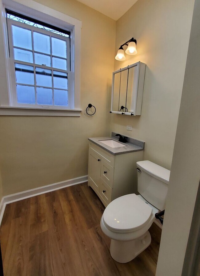 Building Photo - 695 Vernon Ave