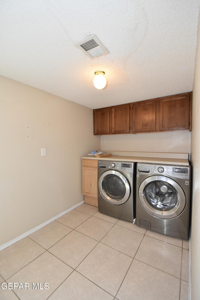 Building Photo - 10830 Elise St