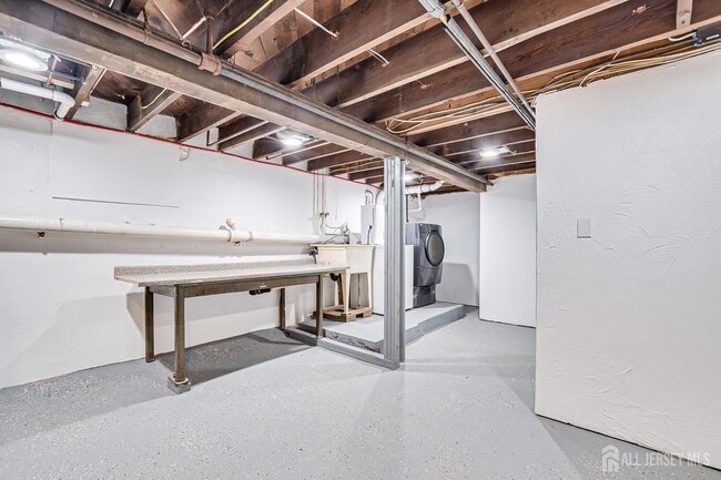 Building Photo - 338 Buckelew Ave